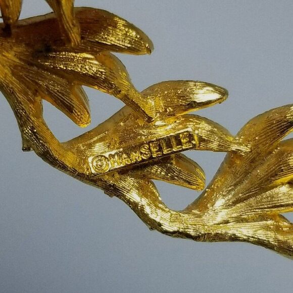 Vintage Mamselle Gold Tone Wreath Circle Brooch, Signed Lapel Pin Estate - Picture 4 of 8